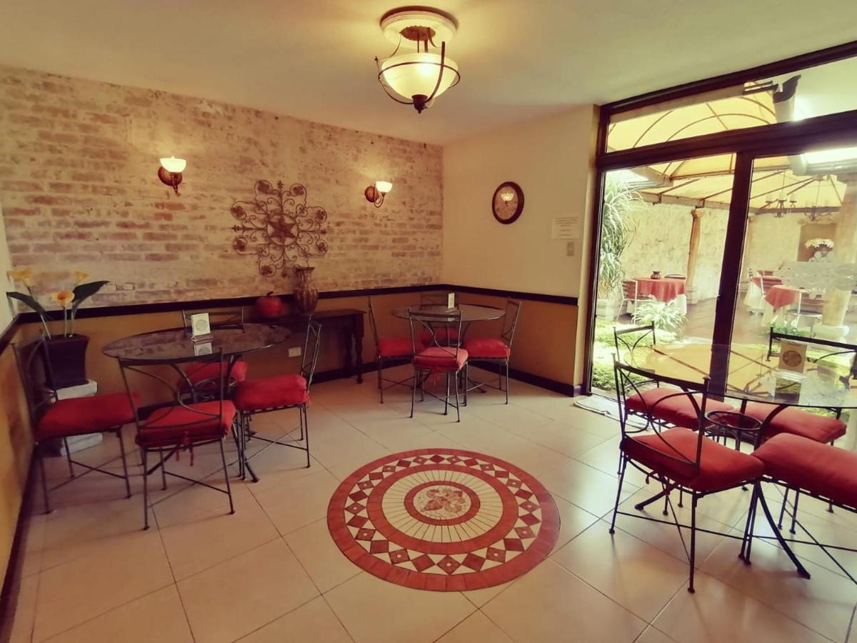 Hostal Villa Toscana Guatemala City ภายนอก รูปภาพ