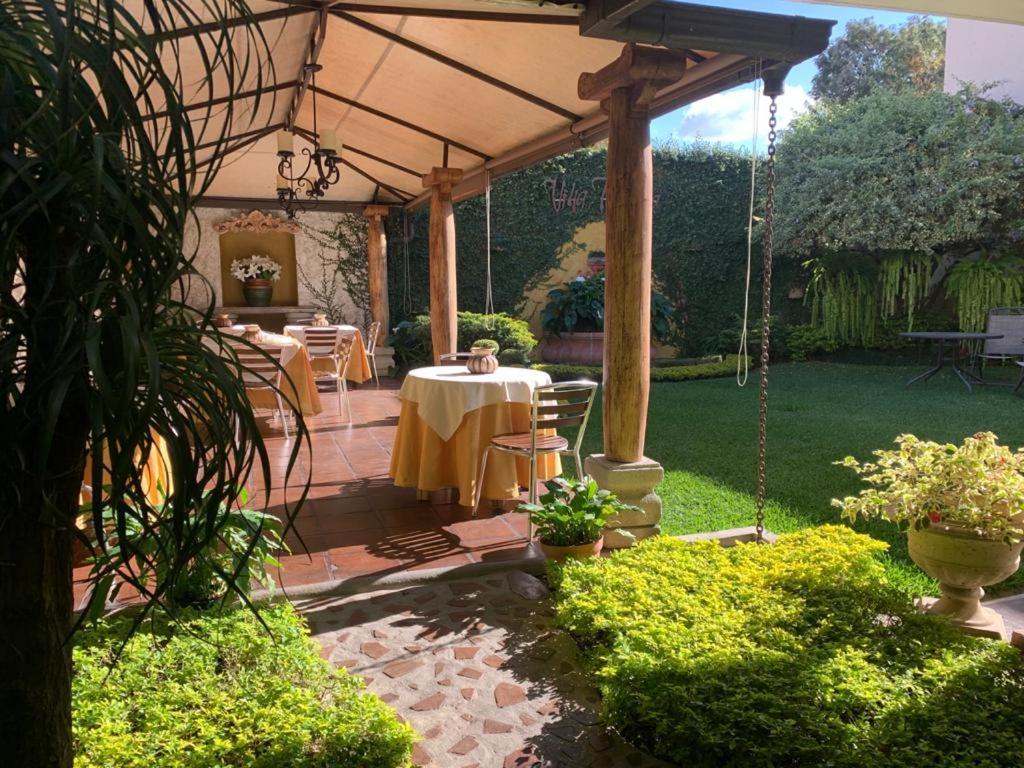 Hostal Villa Toscana Guatemala City ภายนอก รูปภาพ