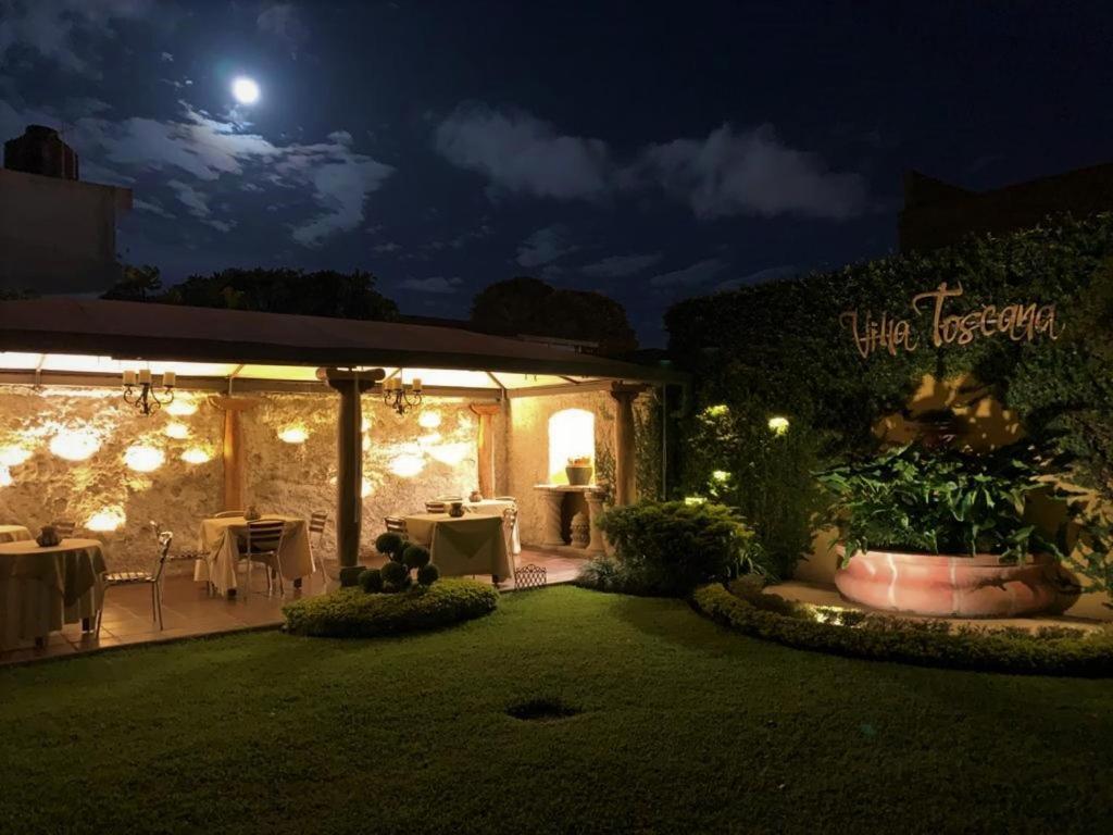 Hostal Villa Toscana Guatemala City ภายนอก รูปภาพ