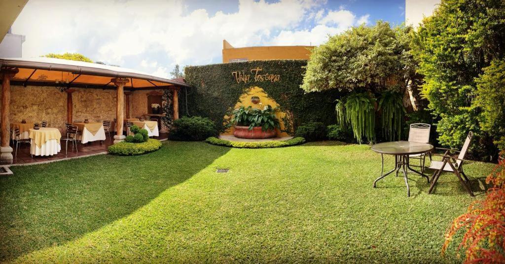Hostal Villa Toscana Guatemala City ภายนอก รูปภาพ
