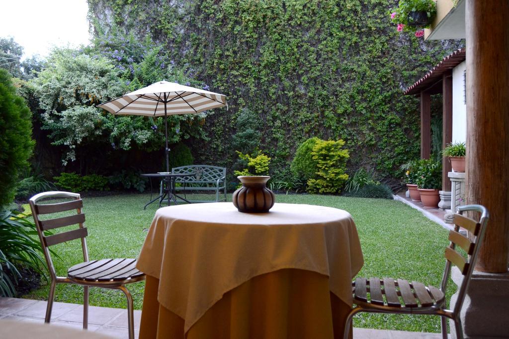 Hostal Villa Toscana Guatemala City ภายนอก รูปภาพ