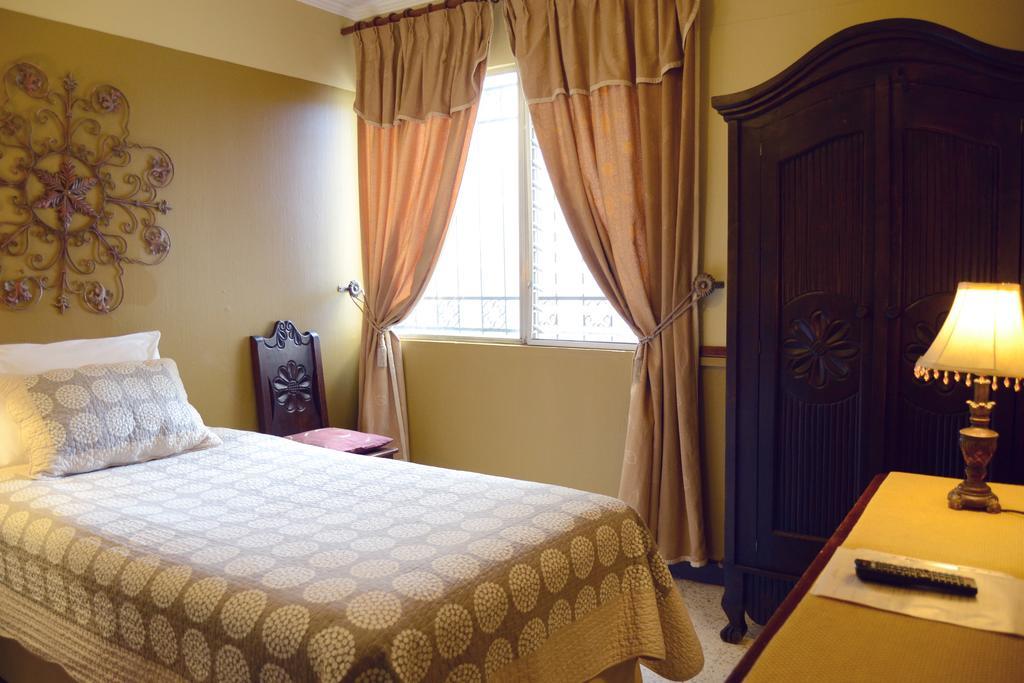 Hostal Villa Toscana Guatemala City ภายนอก รูปภาพ