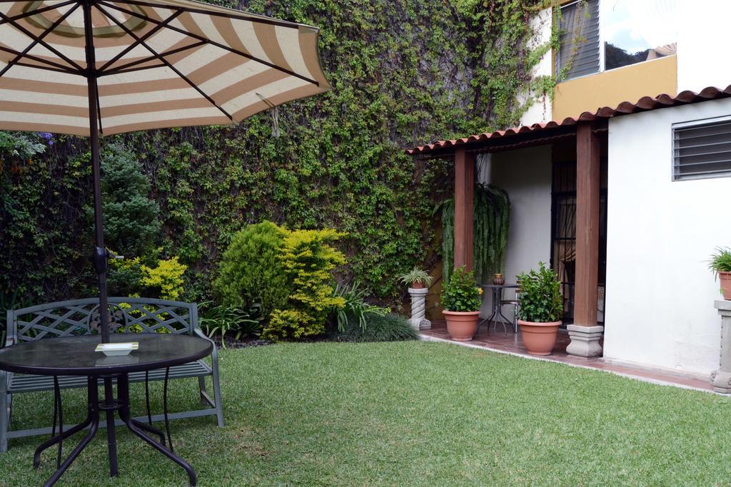 Hostal Villa Toscana Guatemala City ภายนอก รูปภาพ