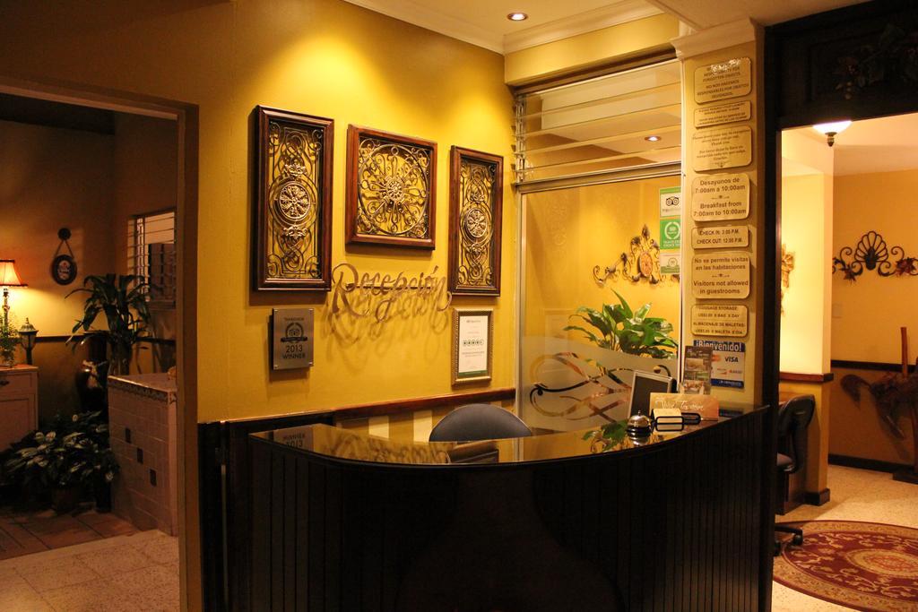 Hostal Villa Toscana Guatemala City ภายนอก รูปภาพ