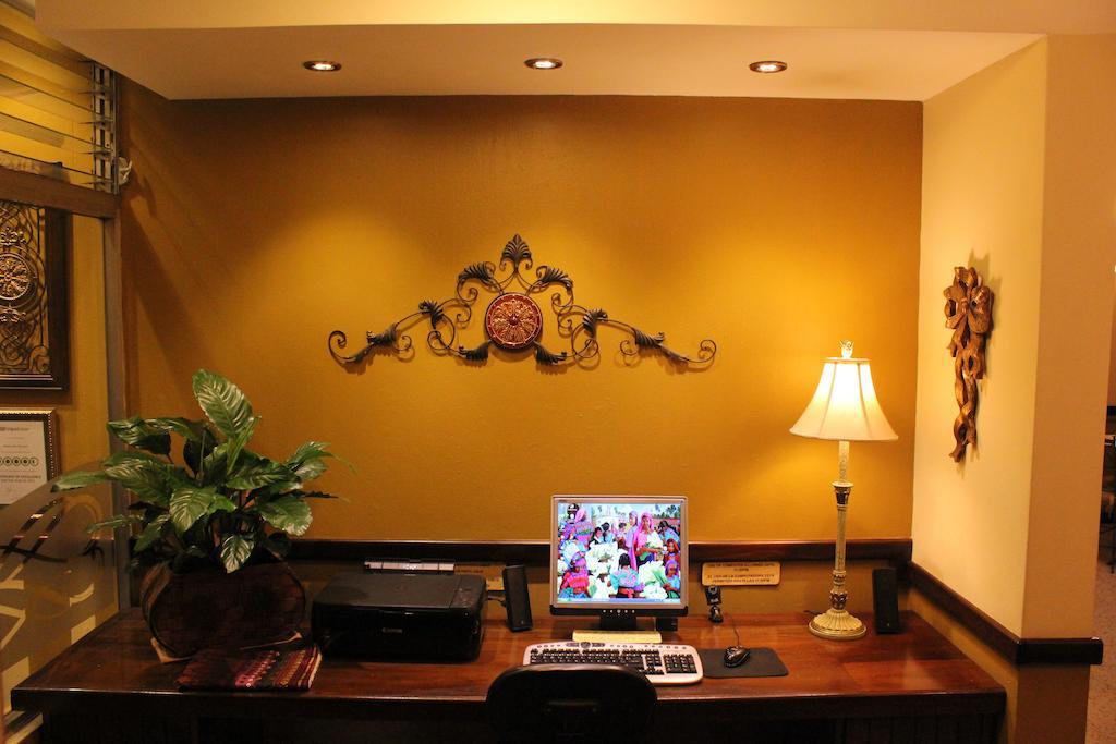 Hostal Villa Toscana Guatemala City ภายนอก รูปภาพ