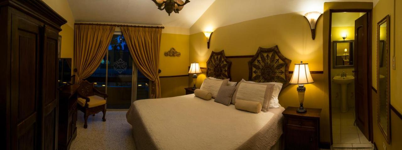 Hostal Villa Toscana Guatemala City ภายนอก รูปภาพ