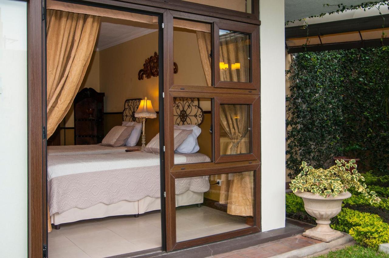 Hostal Villa Toscana Guatemala City ภายนอก รูปภาพ