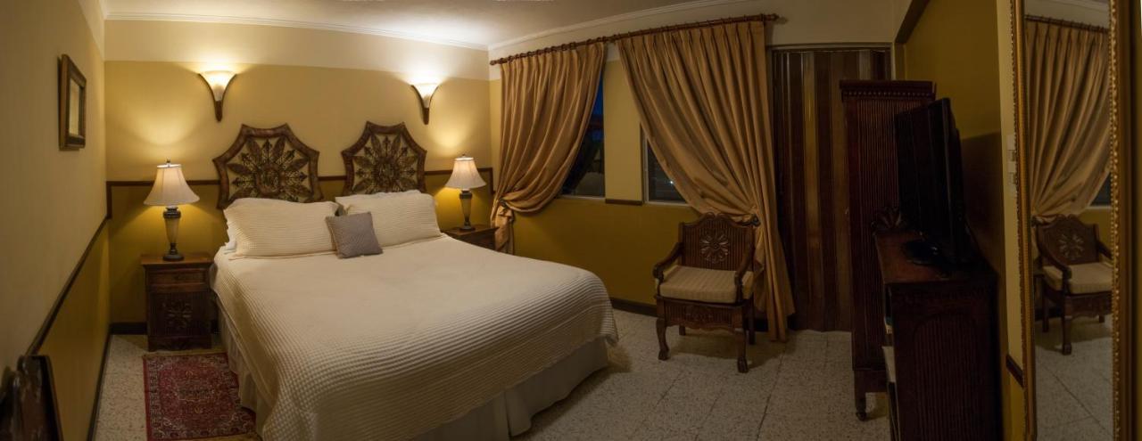 Hostal Villa Toscana Guatemala City ภายนอก รูปภาพ