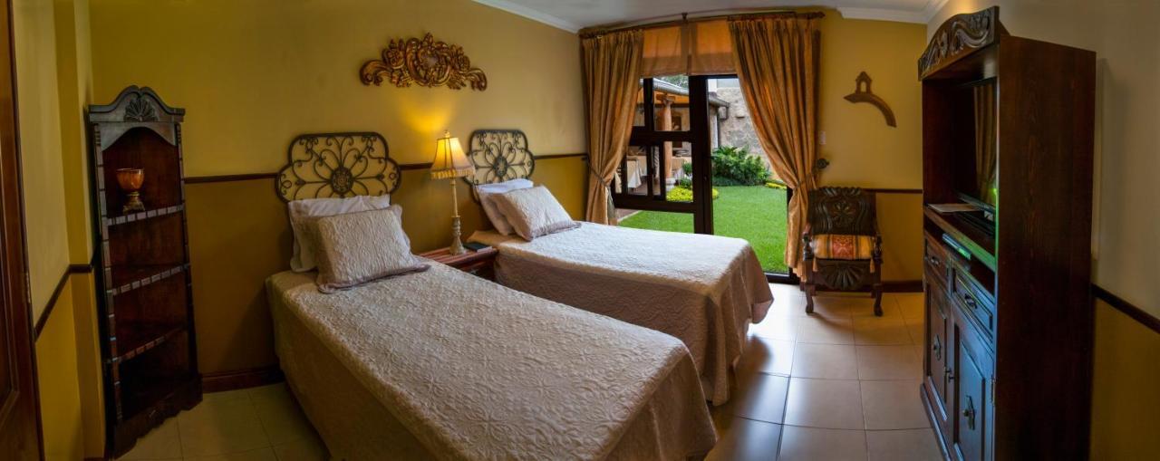 Hostal Villa Toscana Guatemala City ภายนอก รูปภาพ