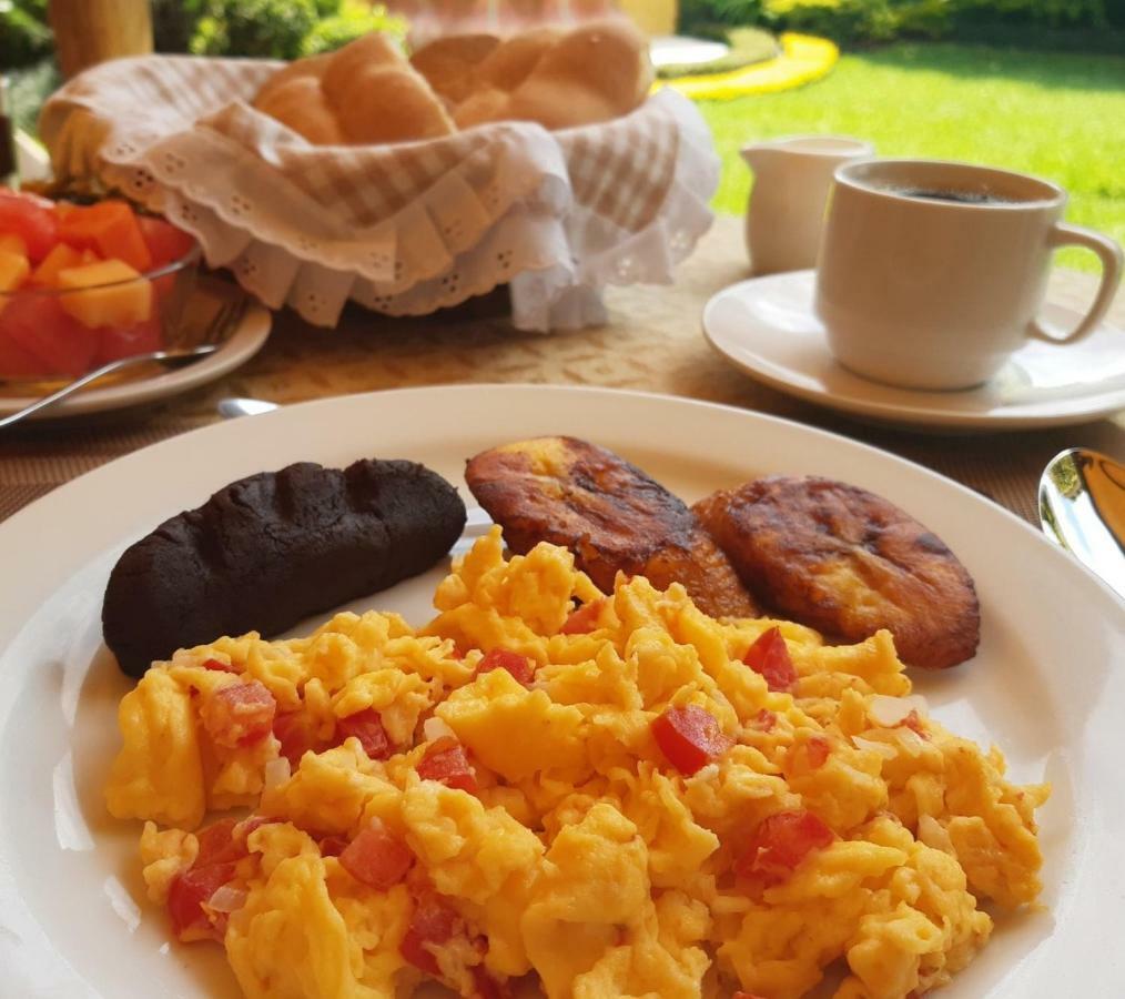 Hostal Villa Toscana Guatemala City ภายนอก รูปภาพ